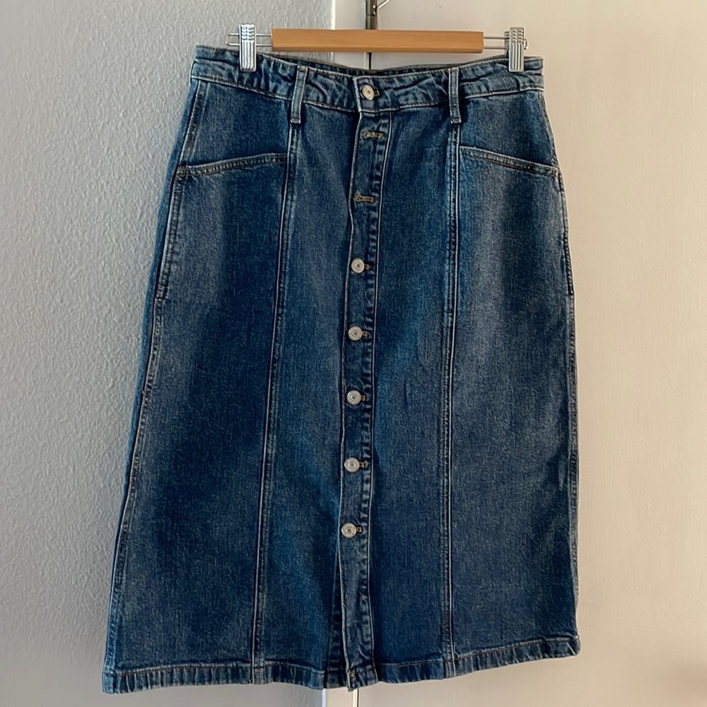 Old navy size 8 denim with secret pockets